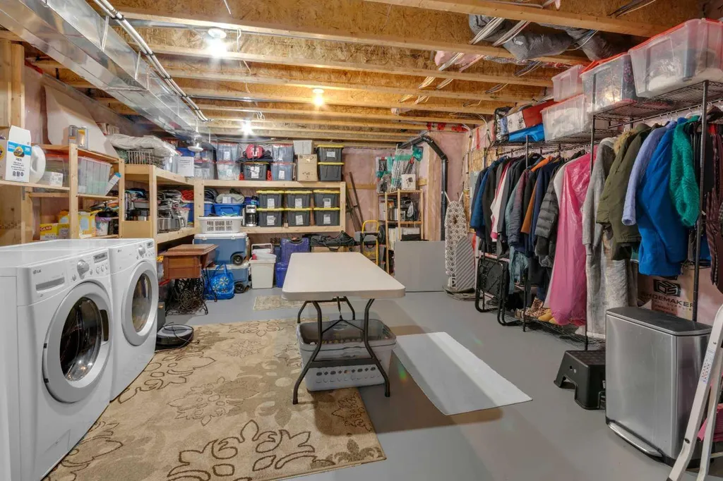 110 Coopers Common Airdrie AB T4B 3Y3