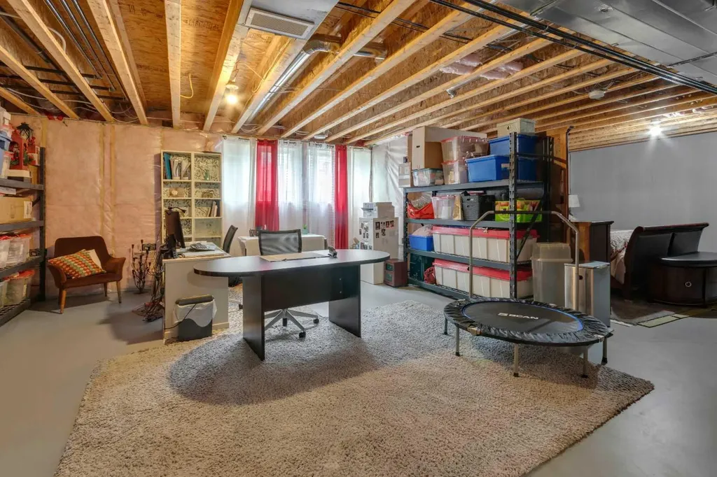 110 Coopers Common Airdrie AB T4B 3Y3
