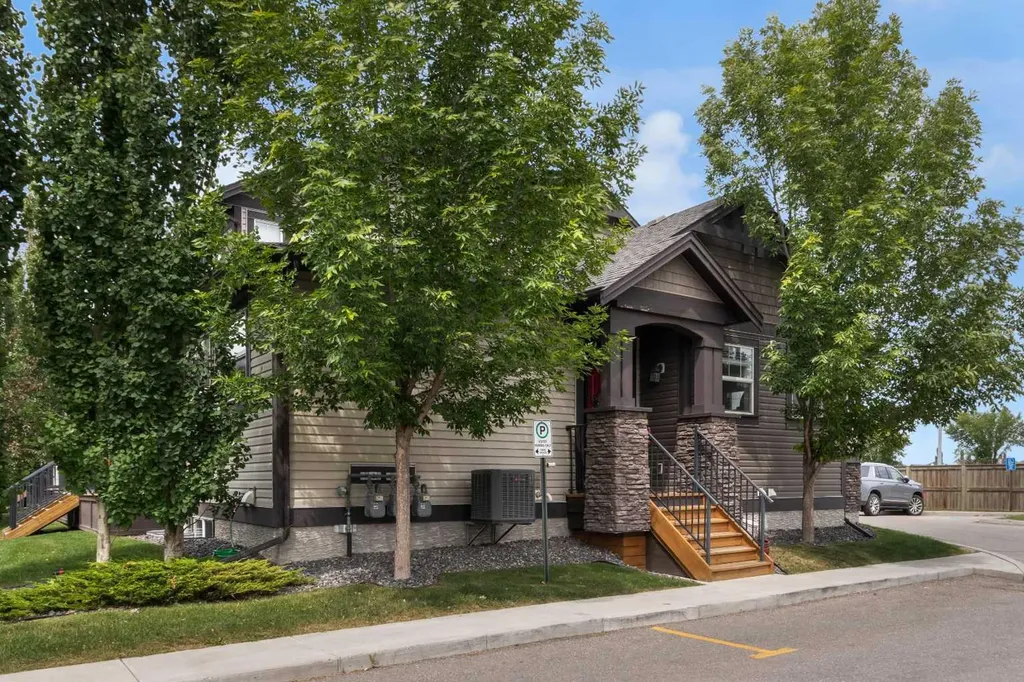 110 Coopers Common Airdrie AB T4B 3Y3