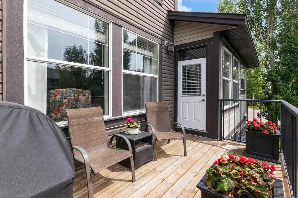 110 Coopers Common Airdrie AB T4B 3Y3