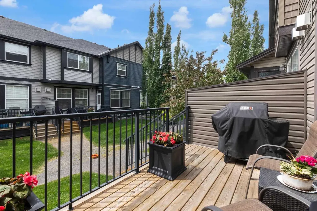 110 Coopers Common Airdrie AB T4B 3Y3