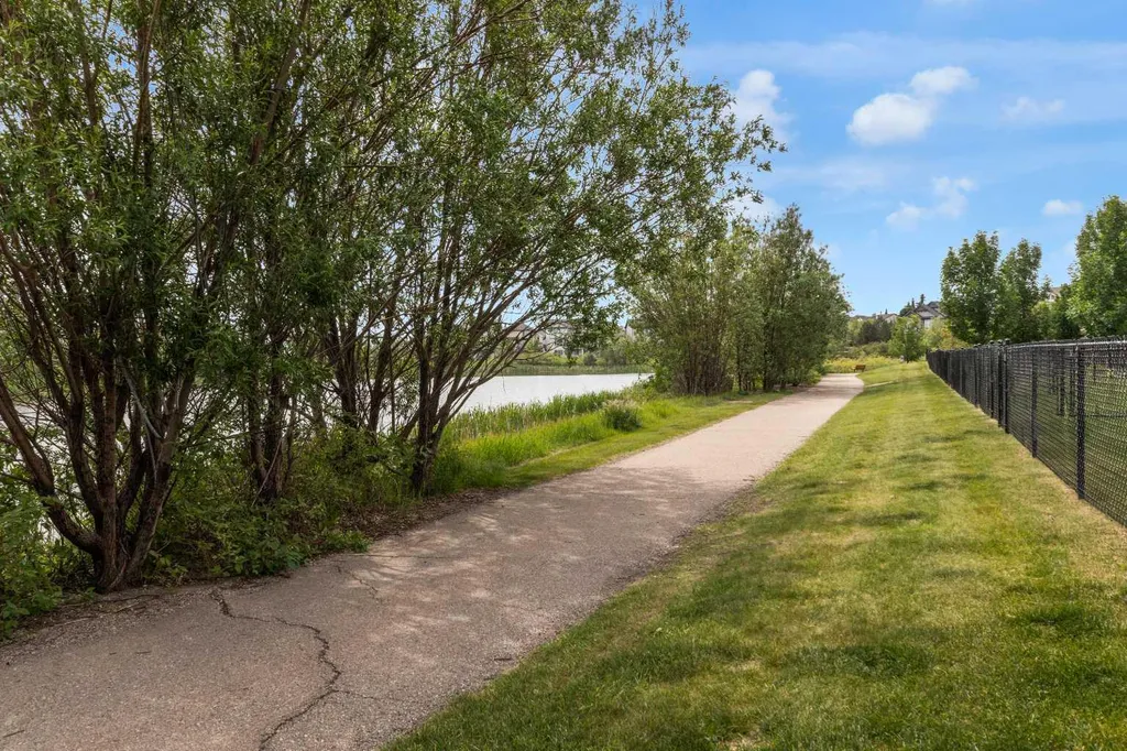 110 Coopers Common Airdrie AB T4B 3Y3
