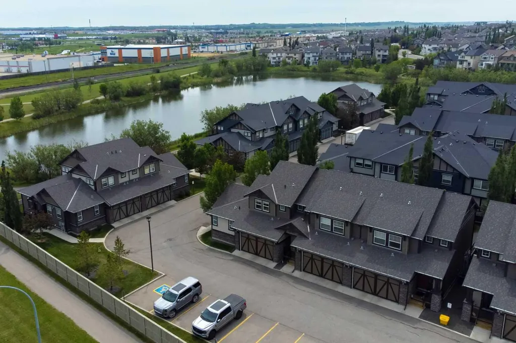110 Coopers Common Airdrie AB T4B 3Y3