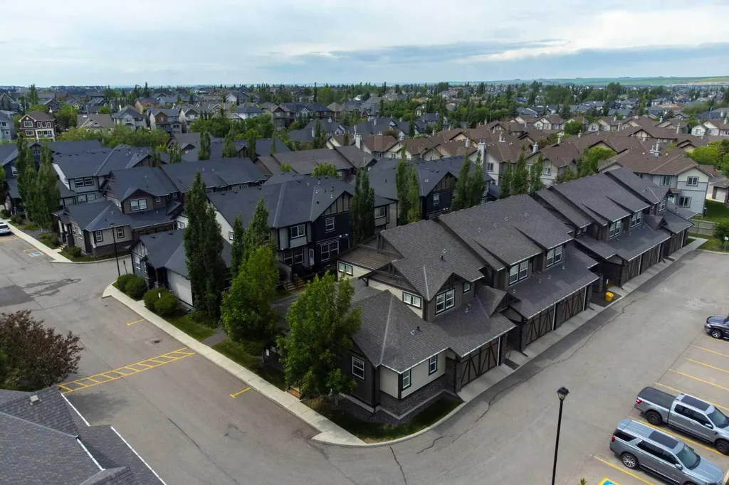 110 Coopers Common Airdrie AB T4B 3Y3