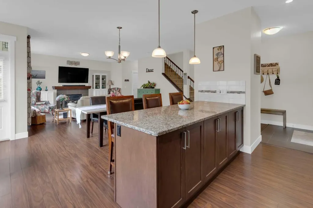 110 Coopers Common Airdrie AB T4B 3Y3
