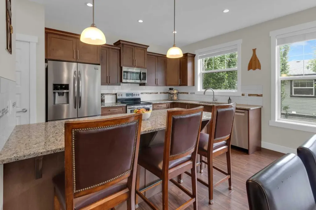 110 Coopers Common Airdrie AB T4B 3Y3