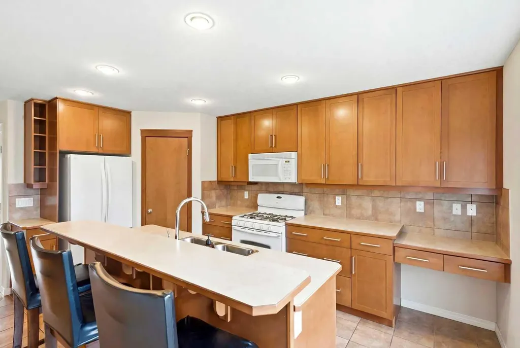 13 Drake Landing Way Okotoks AB T1S 0B9
