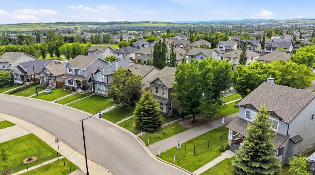 13 Drake Landing Way Okotoks AB T1S 0B9