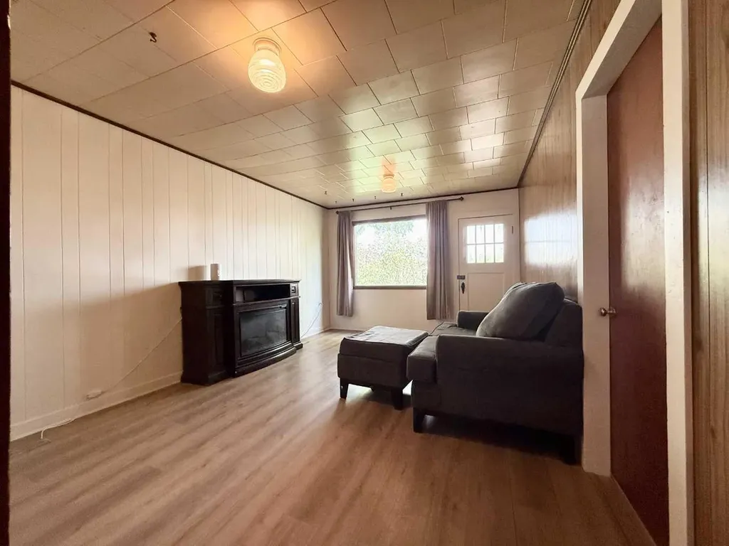 1029 8 Avenue Wainwright AB T9W 1H4