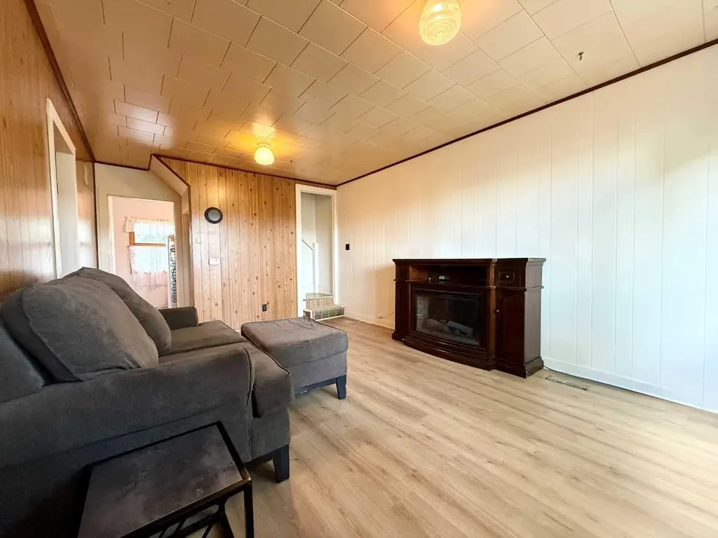 1029 8 Avenue Wainwright AB T9W 1H4