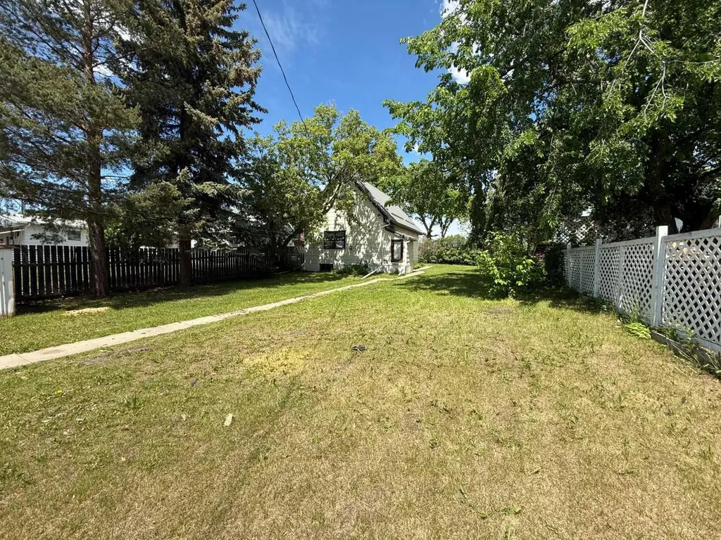 1029 8 Avenue Wainwright AB T9W 1H4
