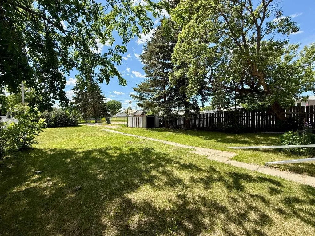 1029 8 Avenue Wainwright AB T9W 1H4