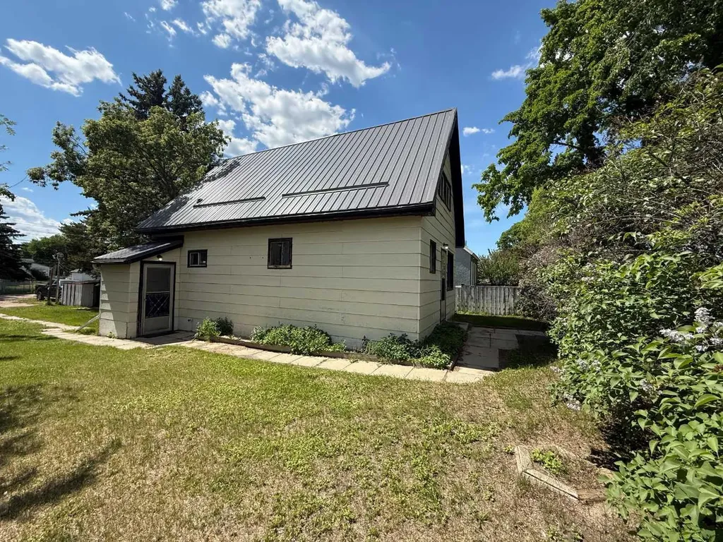 1029 8 Avenue Wainwright AB T9W 1H4