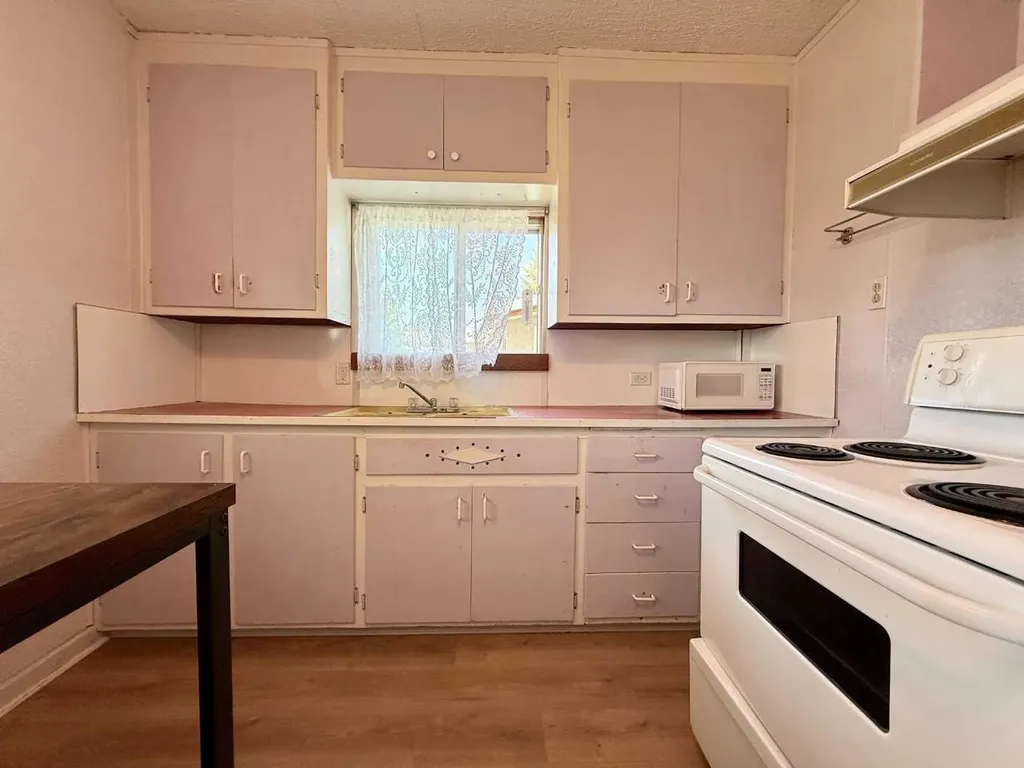 1029 8 Avenue Wainwright AB T9W 1H4