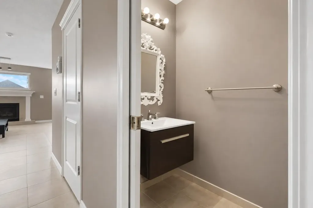 30 Hidden Ranch Road NW Calgary AB T3A 5S5
