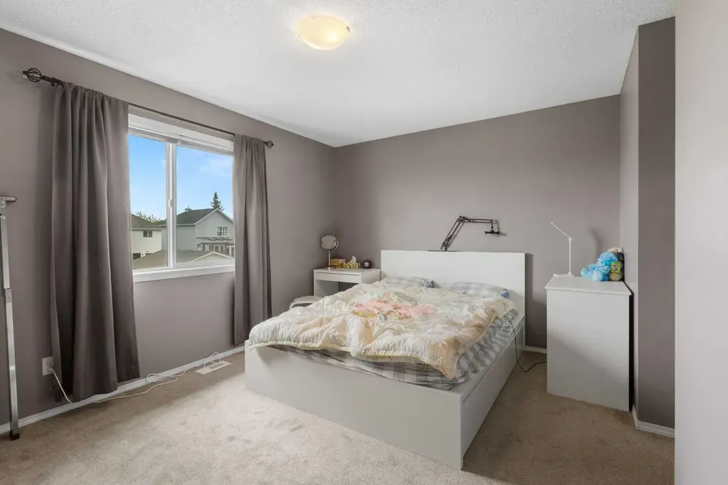 30 Hidden Ranch Road NW Calgary AB T3A 5S5