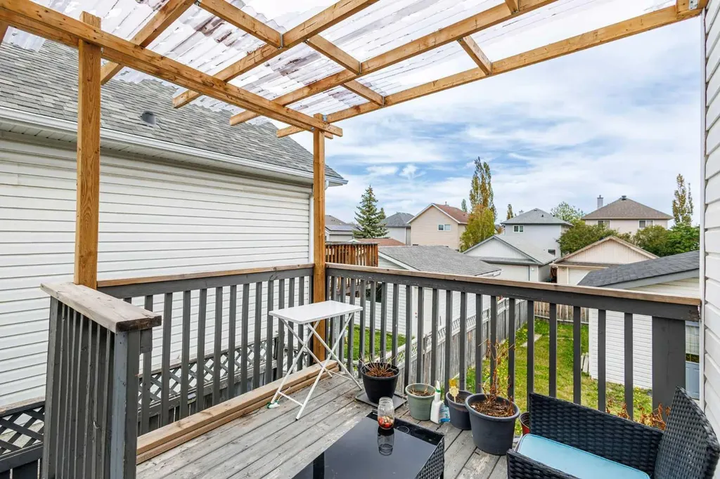30 Hidden Ranch Road NW Calgary AB T3A 5S5