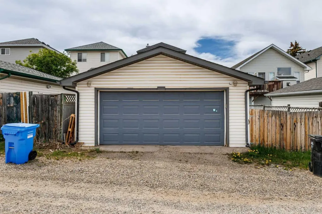 30 Hidden Ranch Road NW Calgary AB T3A 5S5