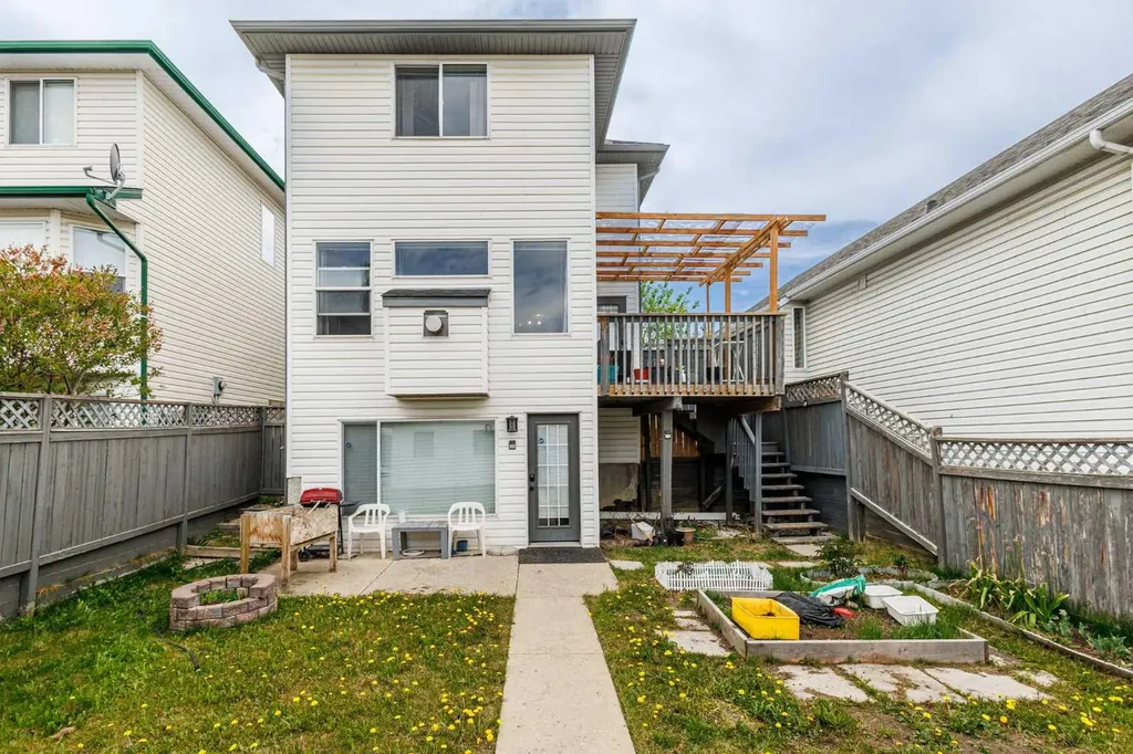 30 Hidden Ranch Road NW Calgary AB T3A 5S5