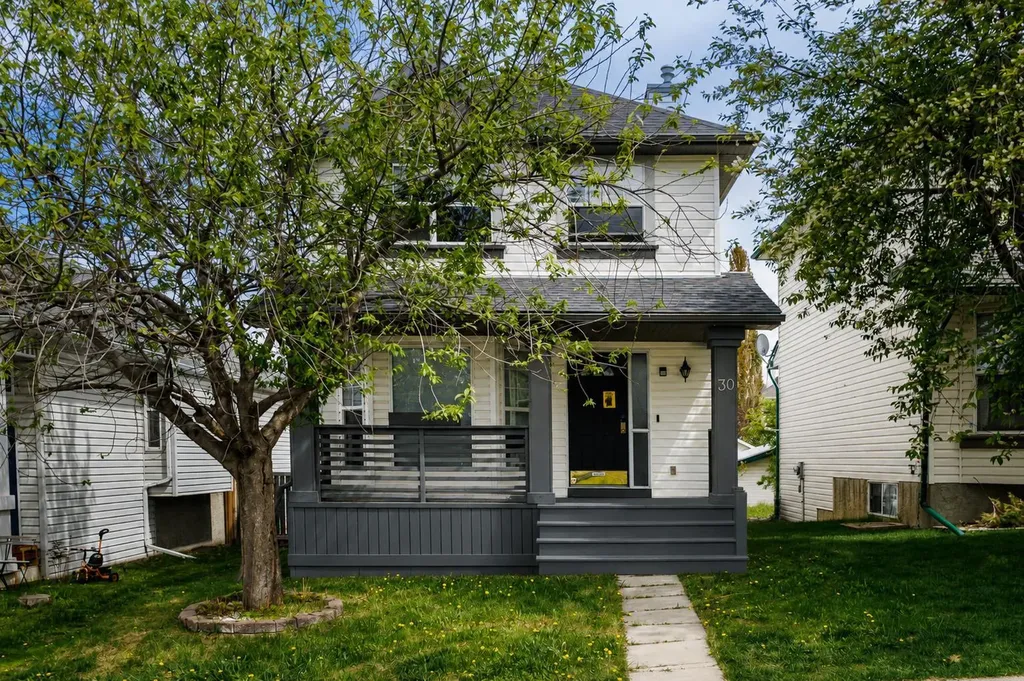 30 Hidden Ranch Road NW Calgary AB T3A 5S5