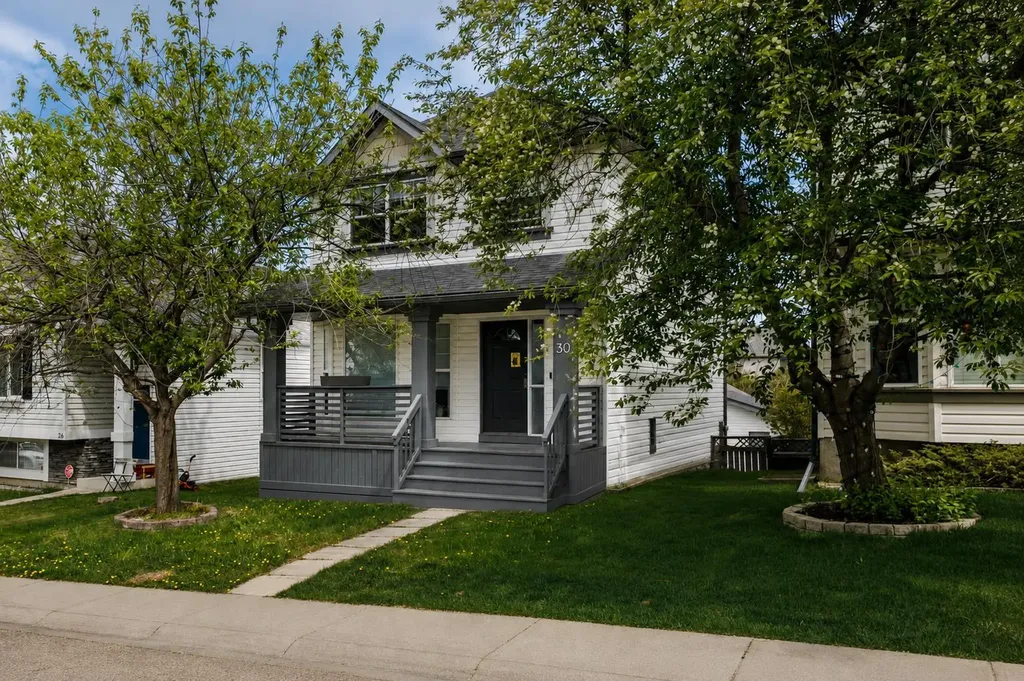 30 Hidden Ranch Road NW Calgary AB T3A 5S5