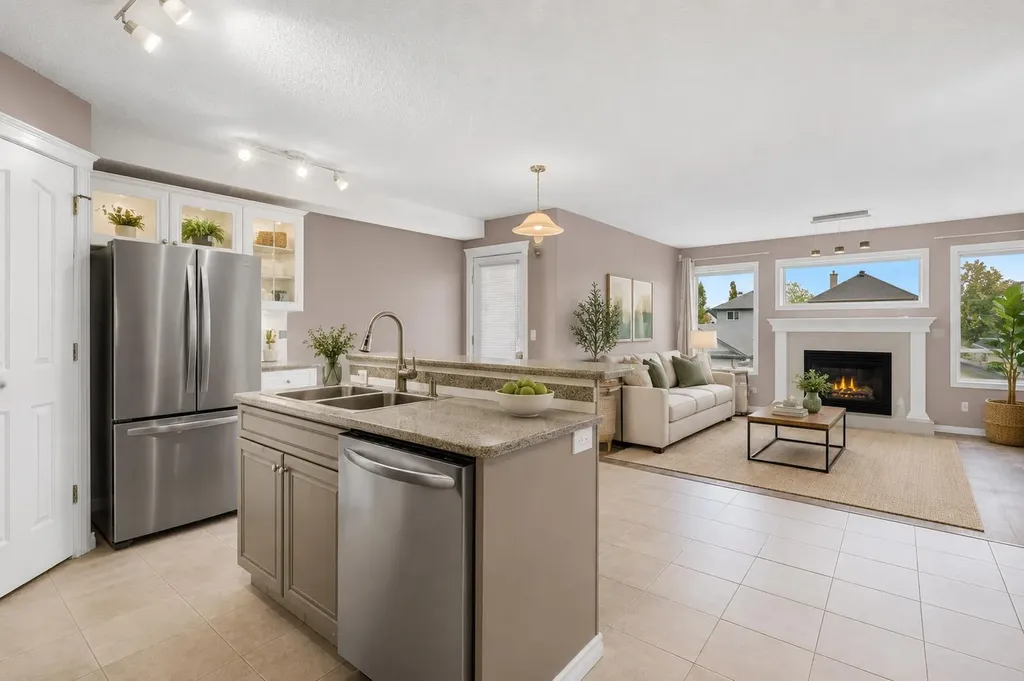30 Hidden Ranch Road NW Calgary AB T3A 5S5