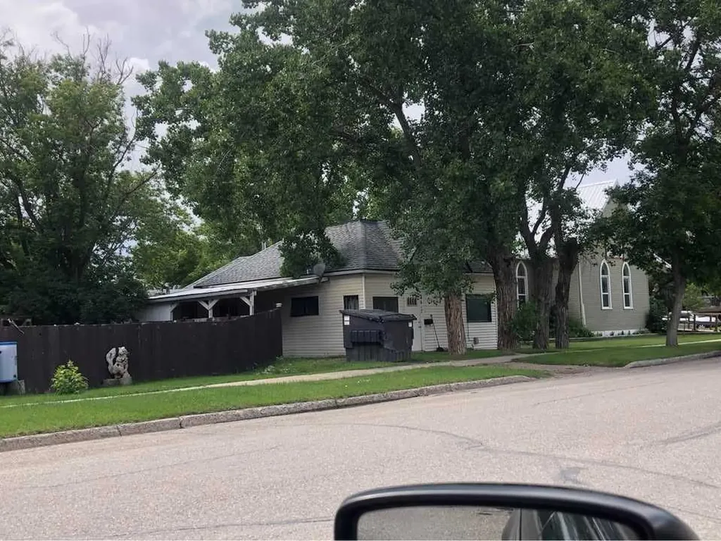 4617 2 Street W Claresholm AB T0L0T0