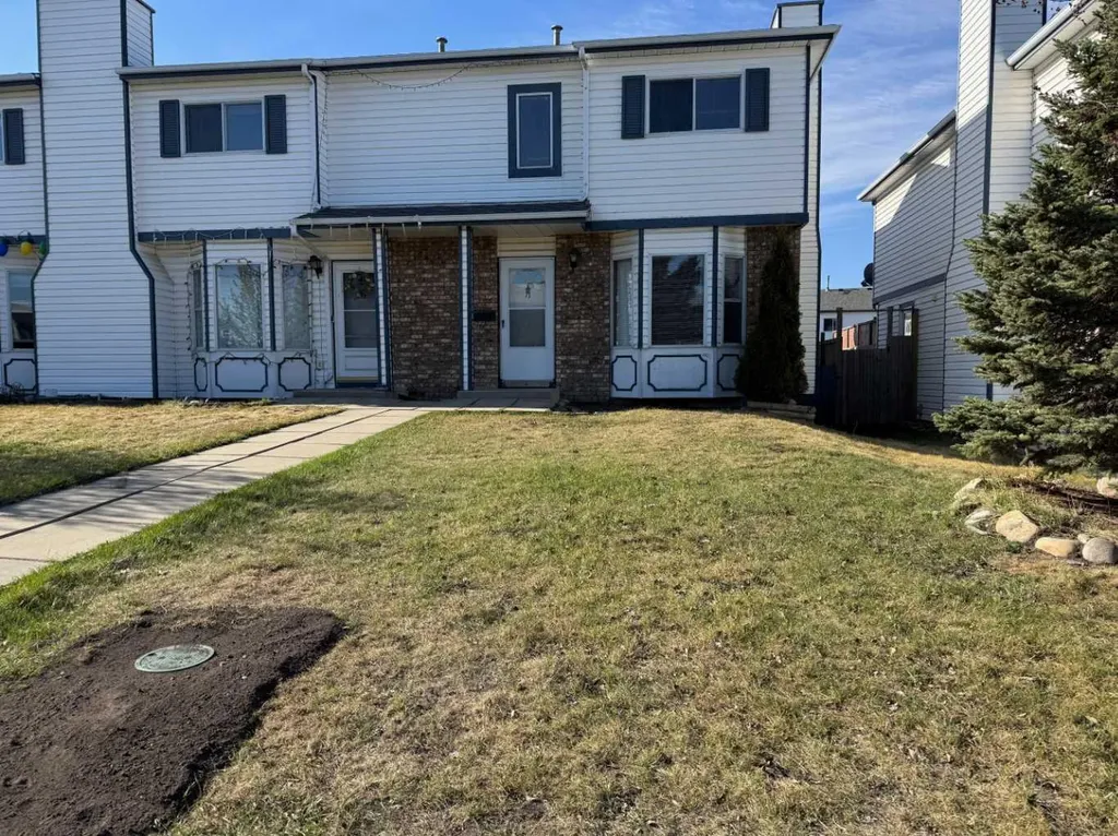11 Ellenwood Drive Red Deer AB T4R 2E3
