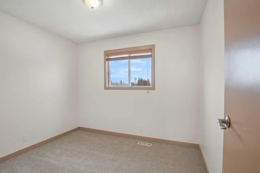 11 Ellenwood Drive Red Deer AB T4R 2E3