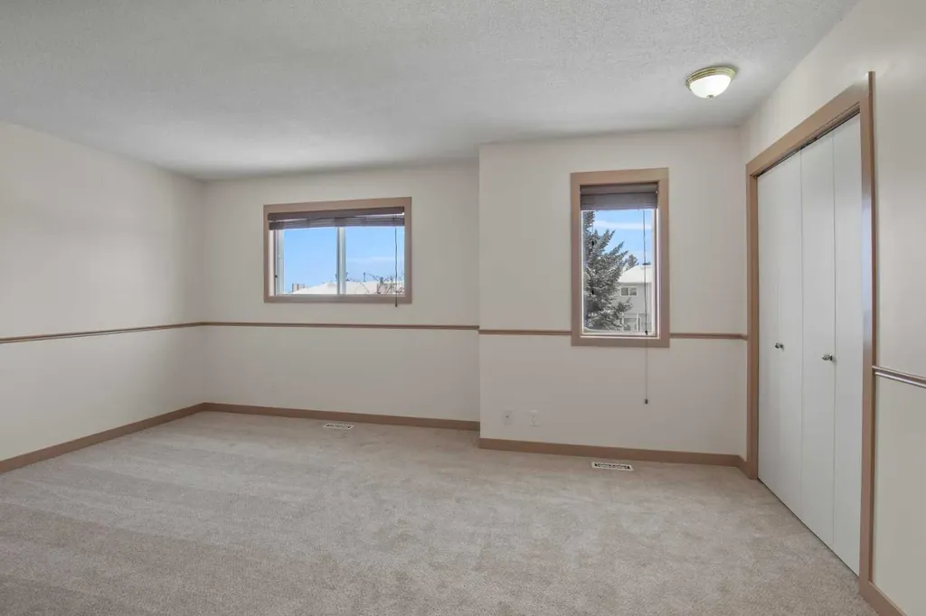 11 Ellenwood Drive Red Deer AB T4R 2E3