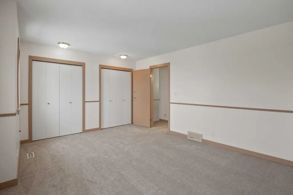 11 Ellenwood Drive Red Deer AB T4R 2E3