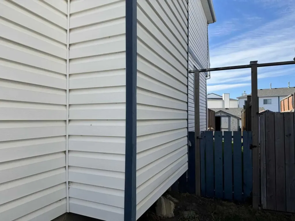 11 Ellenwood Drive Red Deer AB T4R 2E3