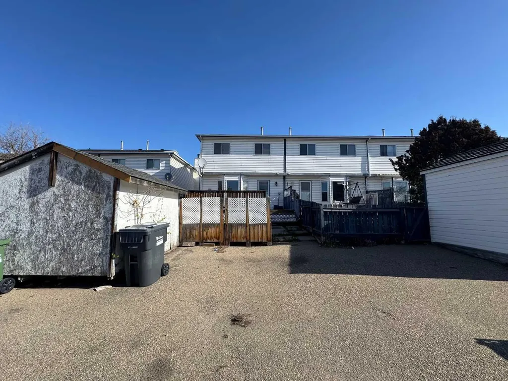 11 Ellenwood Drive Red Deer AB T4R 2E3