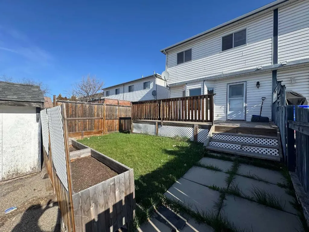 11 Ellenwood Drive Red Deer AB T4R 2E3