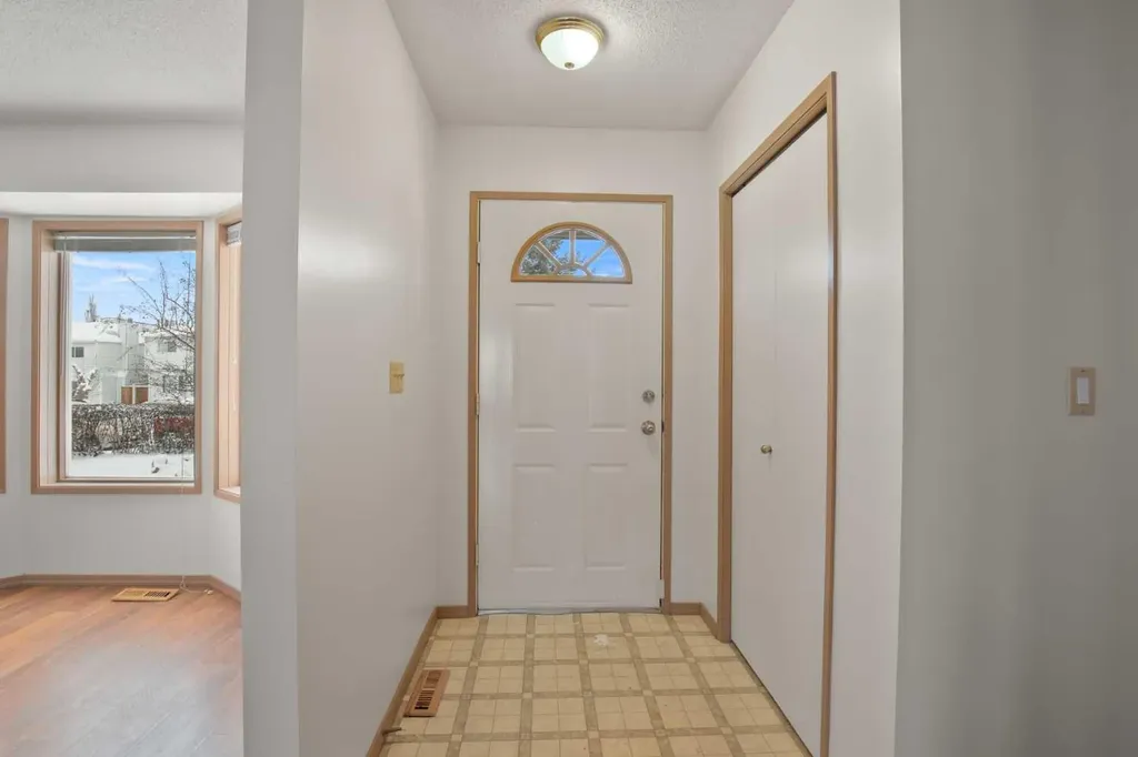 11 Ellenwood Drive Red Deer AB T4R 2E3