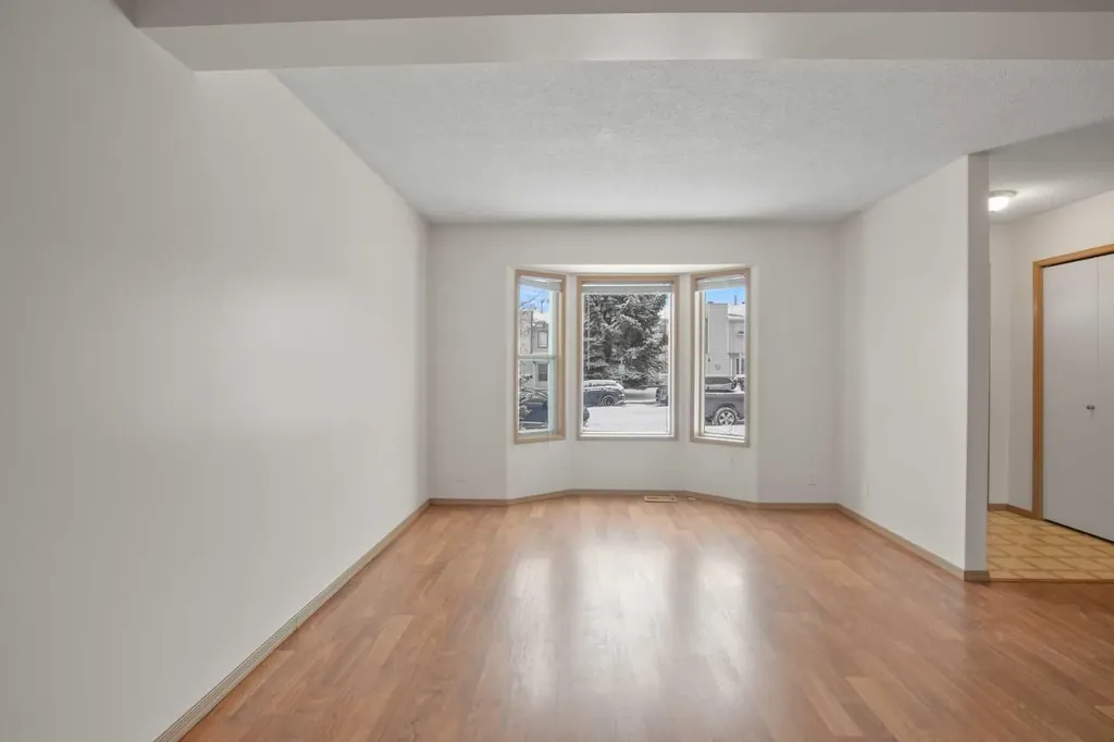 11 Ellenwood Drive Red Deer AB T4R 2E3