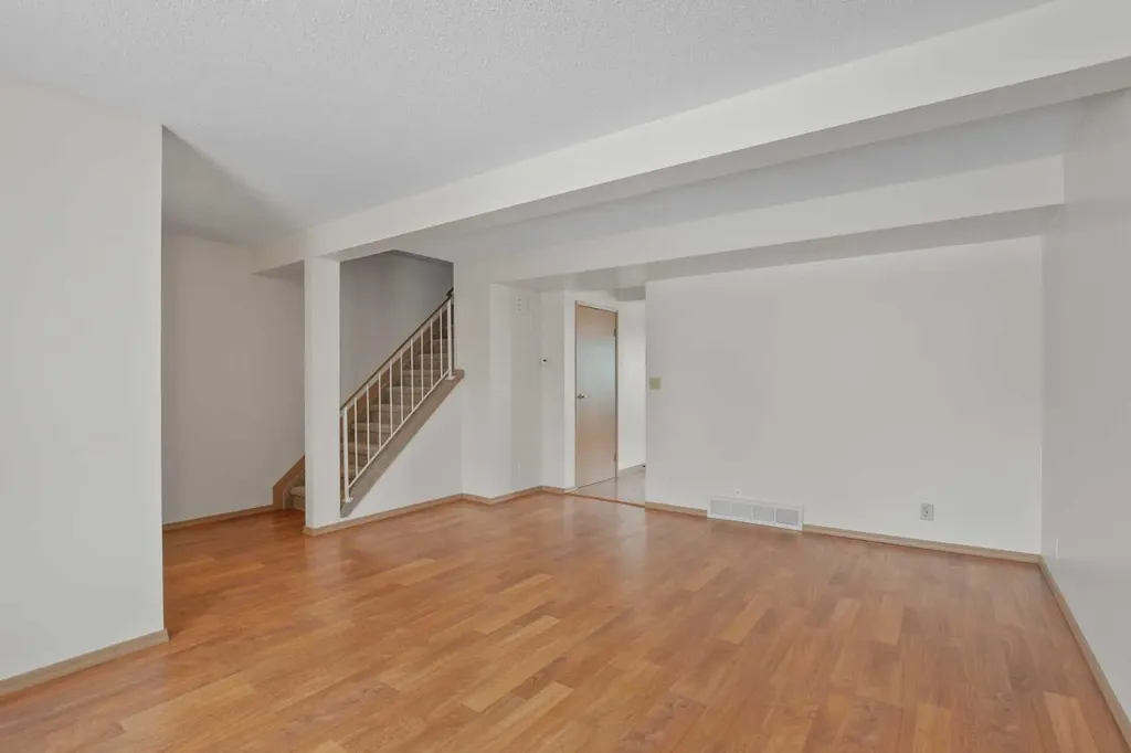 11 Ellenwood Drive Red Deer AB T4R 2E3