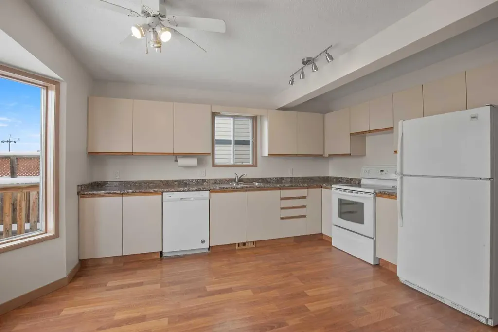 11 Ellenwood Drive Red Deer AB T4R 2E3