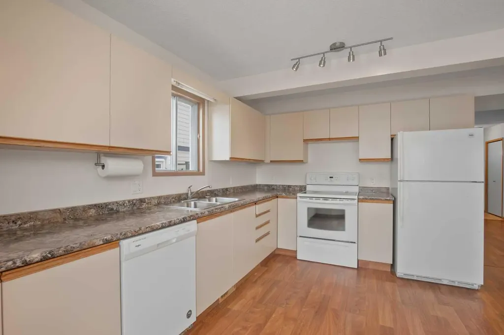 11 Ellenwood Drive Red Deer AB T4R 2E3