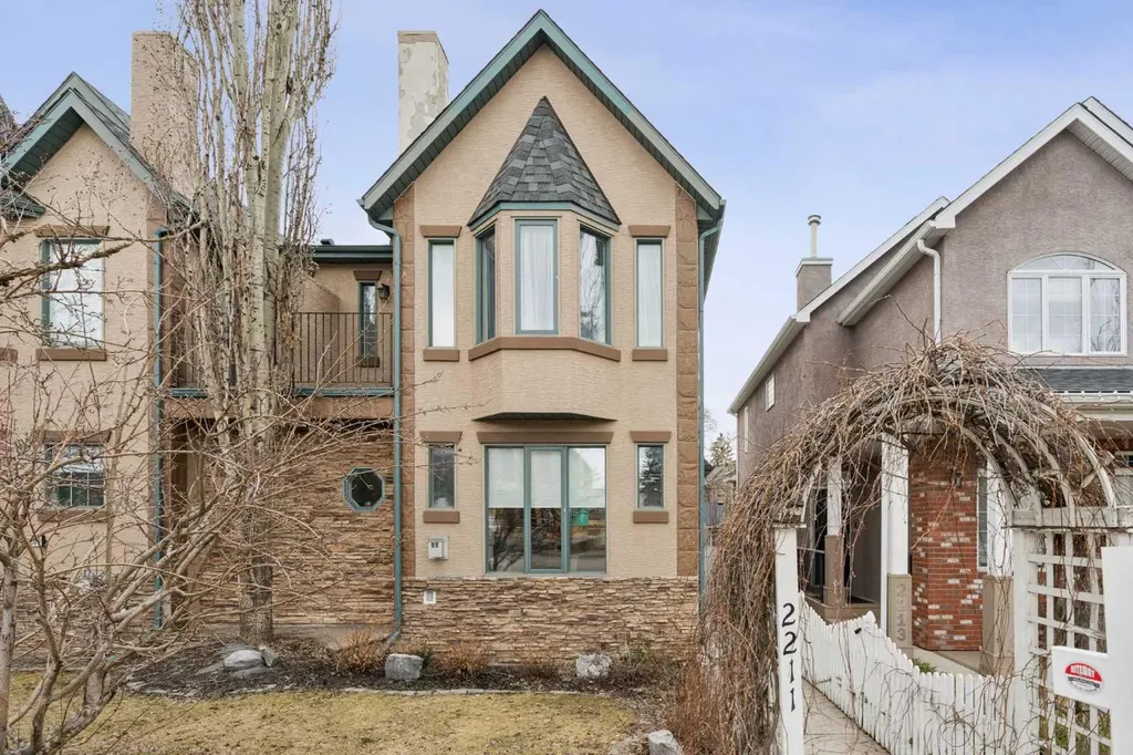 2211 Bowness Road NW Calgary AB T2N 3L4