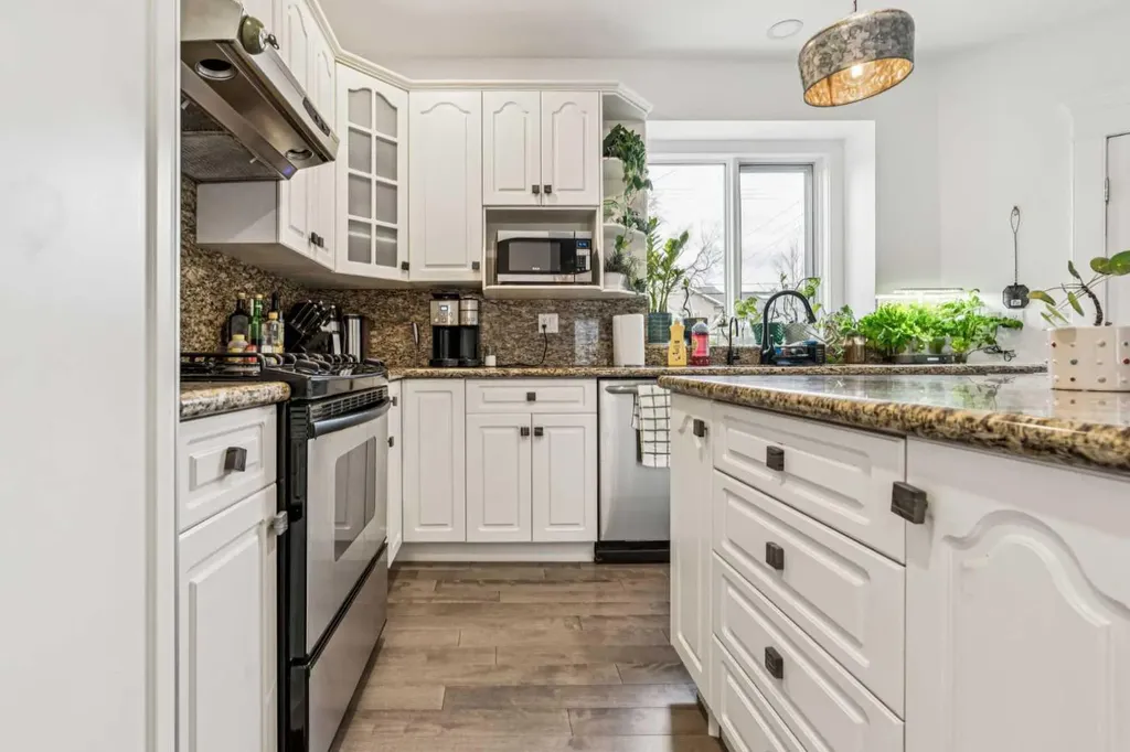 2211 Bowness Road NW Calgary AB T2N 3L4