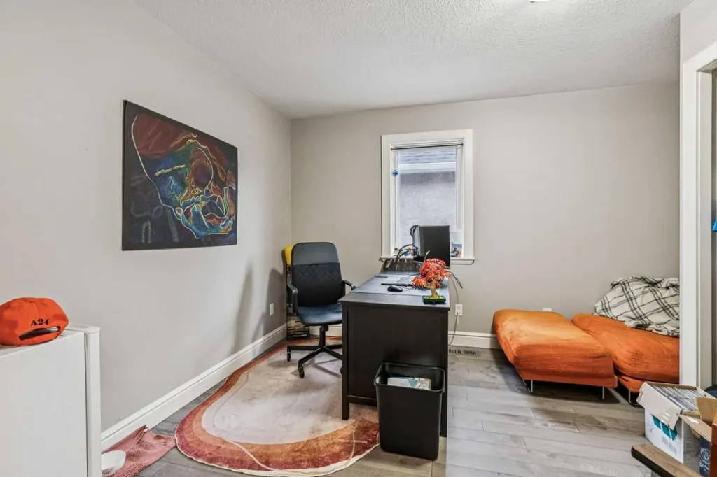 2211 Bowness Road NW Calgary AB T2N 3L4