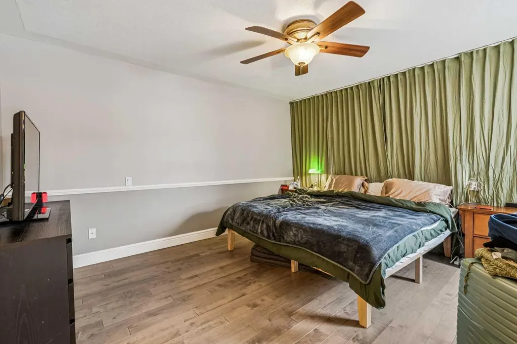 2211 Bowness Road NW Calgary AB T2N 3L4