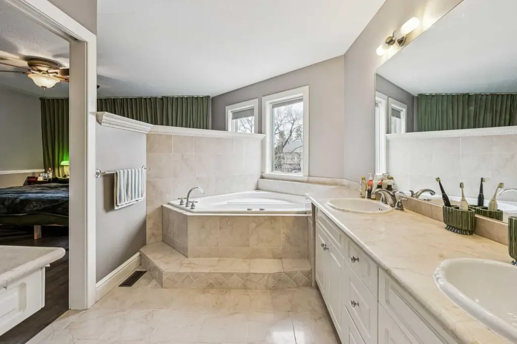 2211 Bowness Road NW Calgary AB T2N 3L4