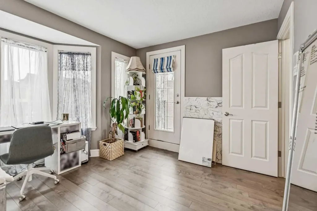 2211 Bowness Road NW Calgary AB T2N 3L4