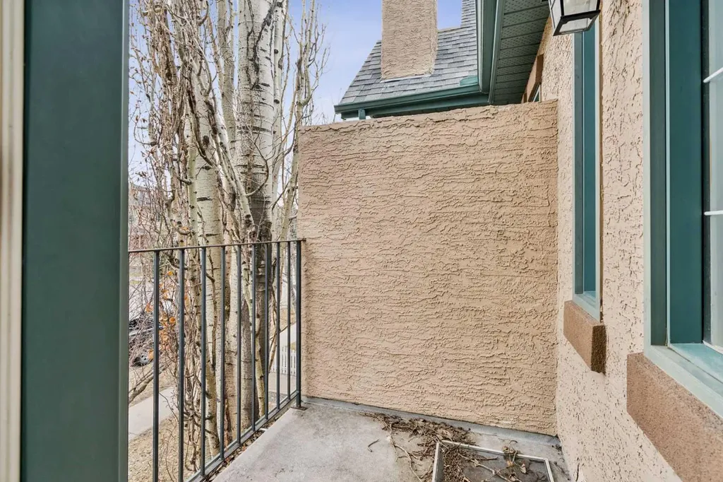 2211 Bowness Road NW Calgary AB T2N 3L4