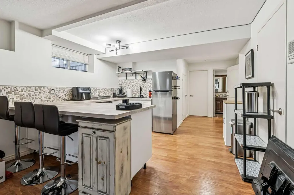 2211 Bowness Road NW Calgary AB T2N 3L4