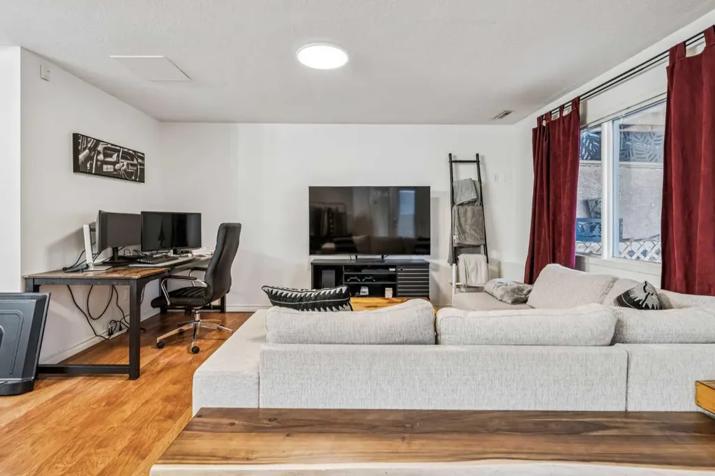2211 Bowness Road NW Calgary AB T2N 3L4