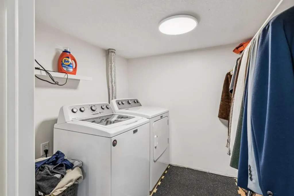 2211 Bowness Road NW Calgary AB T2N 3L4