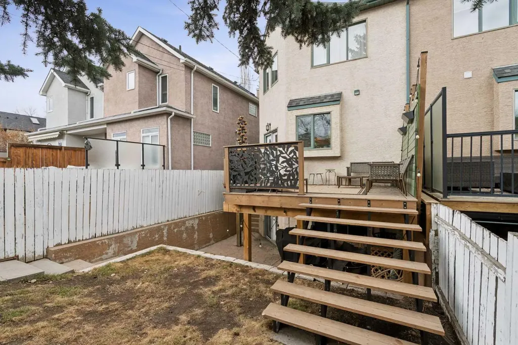 2211 Bowness Road NW Calgary AB T2N 3L4
